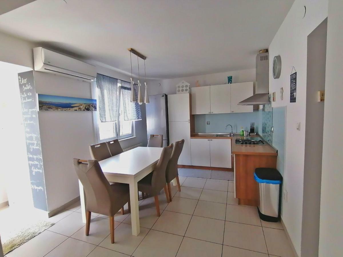 Apartments Bernarda, イェゼラ エクステリア 写真